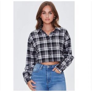 Forever 21 Cropped Plaid flannel Black and White Shirt Top Blouse Small